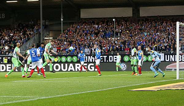 Robin Knoche köpft Wolfsburg zum Klassenerhalt