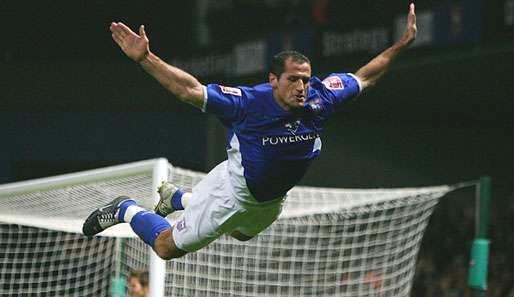 Shefki Kuqi bei seinem berühmten Torjubel im Trikot von Ipswich Town