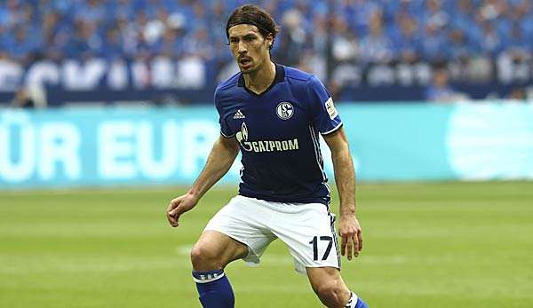 Benjamin Stambouli vom FC Schalke 04 sieht Frankreich als klaren Favoriten der WM 2018.