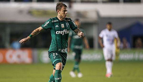 Der Chefscout des VfB Stuttgart beobachtet angeblich den Brasilianer Roger Guedes von Atletico Mineiro.