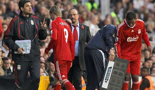 63. Minute in Fulham: Benitez muss seinen Torjäger Torres auswechseln und durch Babel ersetzen