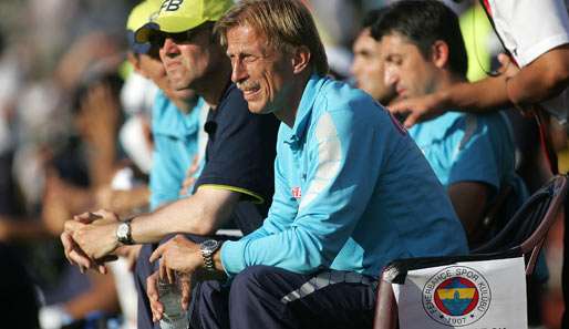 Christoph Daum nimmt bereits zum zweiten Mal Platz auf der Trainerbank bei Fenerbahce 