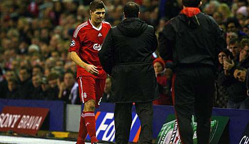 Steven Gerrard (l.) fehlt bei Olympique Lyon