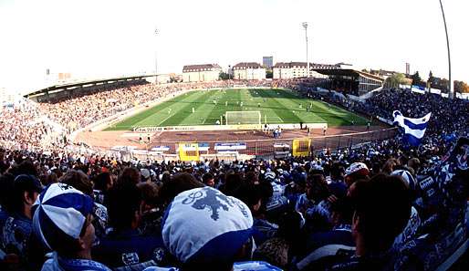 Momentan finden knapp 11.000 Zusschauer Platz im Stadion an der Grünwalder Straße