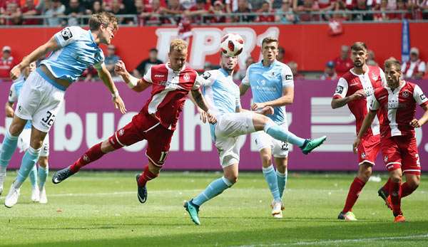 Rote Teufel vs. Löwen: An packenden Strafraumszenen herrschte auf dem Betzenberg kein Mangel.
