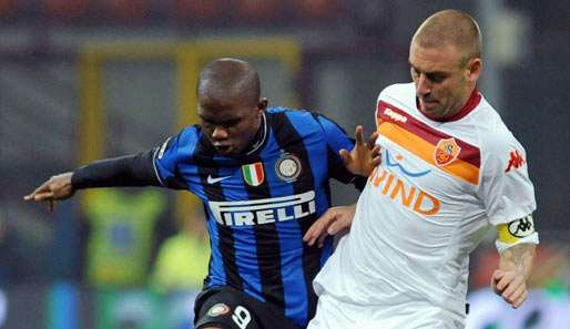 Samuel Eto'o (l.) traf zum 1:1-Endstand zwischen Inter Mailand und dem AS Rom