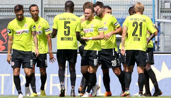 3. Liga: Würzburger Kickers gegen Energie Cottbus heute live im TV und Livestream sehen.