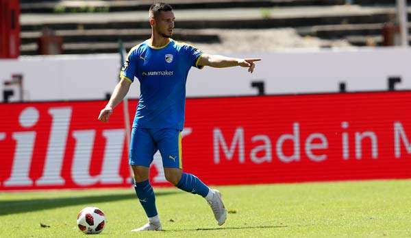 Carl Zeiss Jena kann mit einem Sieg am FSV Zwickau vorbeiziehen.