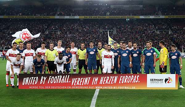 Fans des VfB Stuttgart demonstrierten vor der Partie gegen Fortuna Düsseldorf gegen die EM-Bewerbung des DFB.