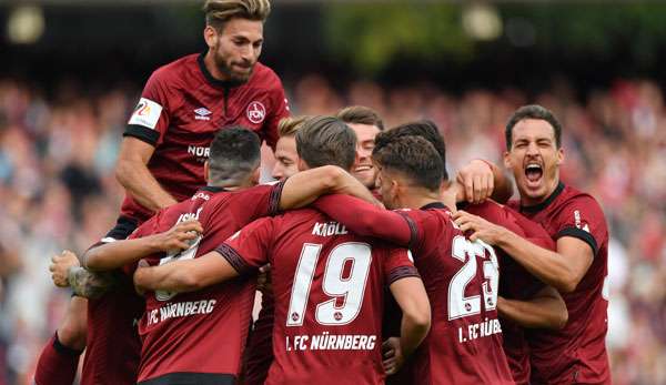 Die Nürnberger bejubeln das 2:0 gegen Hannover 96.