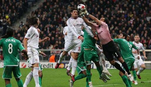 Mario Gomez spielte gegen Haifa mit viel Einsatz und machte ein gutes Spiel