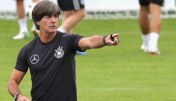 Joachim Löw bereitet das Team auf die Partie vor.