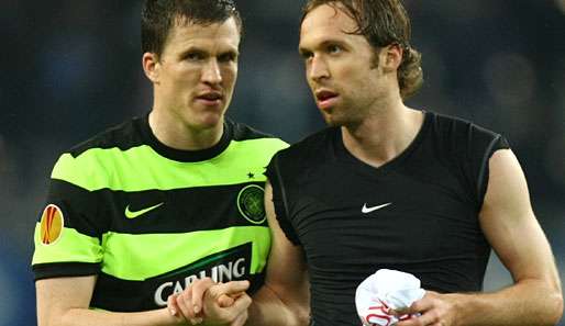 Gary Caldwell (l.), hier mit Teamkollege Andi Hinkel, bestritt bisher 15 Länderspiele für Schottland