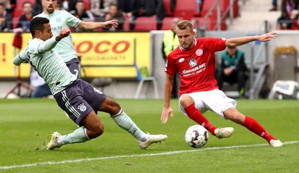 Thiago (l.) erzielte den Siegtreffer zum 2:1 für die Bayern.