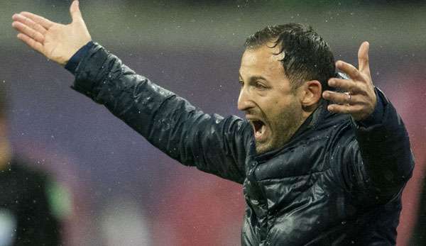 Domenico Tedesco an der Seitenlinie gegen RB Leipzig.