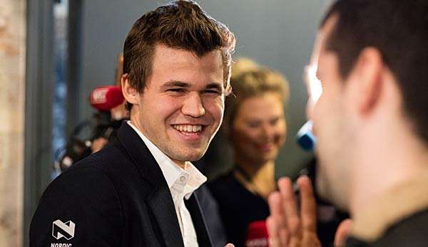 Magnus Carlsen genießt seinen Ruhetag. 