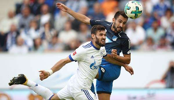 Daniel Caligiuri hier im Duell mit Lukas Rupp.