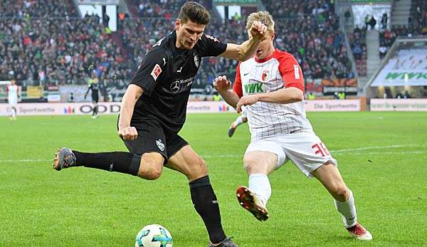 Mario Gomez hier im Duell mit Martin Hinteregger.