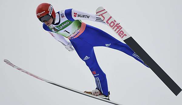 Karl Geiger hat in Engelberg seinen ersten Weltcup-Sieg gefeiert.