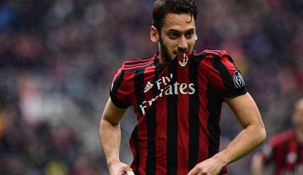 Hakan Calhanoglu ist bei AC Mailand unter Vertrag.