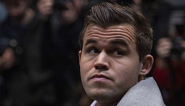 Magnus Carlsen hat bei der Schnellschach-WM keine gute Leistung gezeigt.