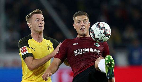 Marco Reus im Duell mit Kevin Wimmer.