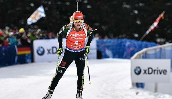 Laura Dahleimer gewinnt den Massenstart in Antholz.