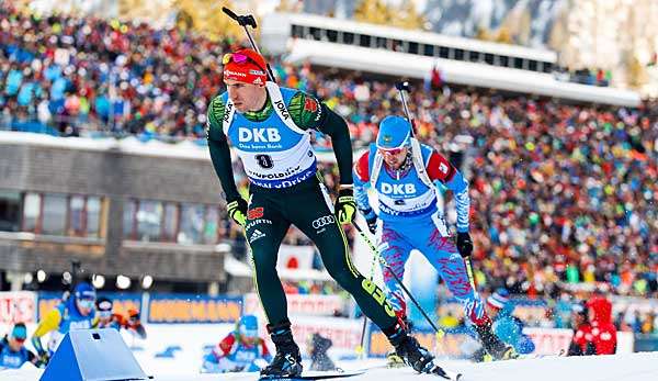 Arnd Peiffer hat sich mit einer starken Leistung am Schießstand den dritten Platz beim Massenstart in Antholz geholt.