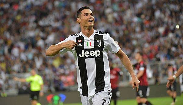 Juve-Sportdirektor Fabio Paratici enthüllt, wie der Mega-Transfer von Cristiano Ronaldo zu Juventus Turin über die Bühne ging. 
