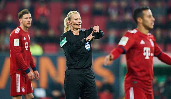 Bibiana Steinhaus leitete die Partie zwischen dem FC Augsburg und dem FC Bayern München.