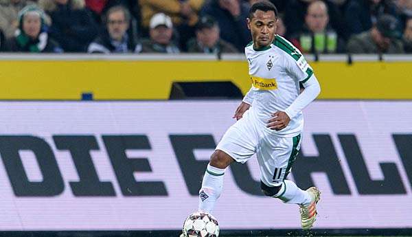 Der brasilianische Stürmer Raffael verlängert um ein Jahr bei Gladbach.