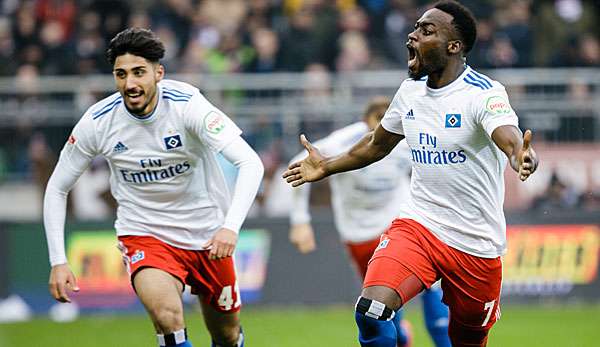 Der HSV gewann das Stadtderby gegen St. Pauli mit 4:0.