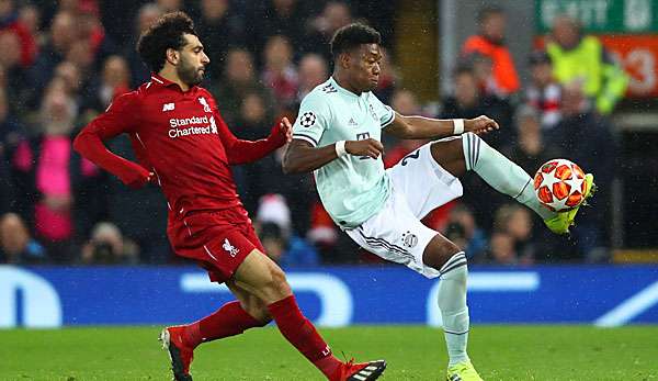 David Alaba im Duell mit Mo Salah.