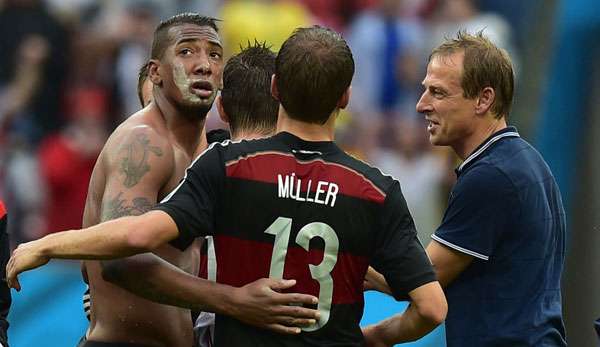 Jerome Boateng und Thomas Müller zusammen mit Jürgen Klinsmann bei der WM 2014.