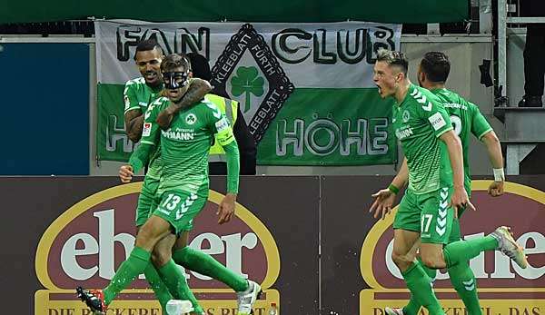 Die SpVgg Greuther Fürth hat das Derby beim Jahn Regensburg gewonnen.