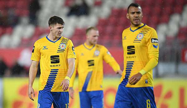 Eintracht Braunschweig kämpft gegen das Abrutschen in die Regionalliga.