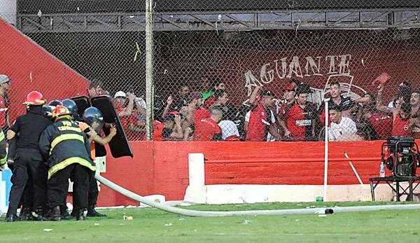Im argentinischen Pokal flippten die Fans von den Newell's Old Boys aus.