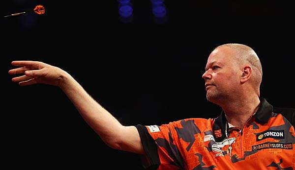 Die niederländische Darts-Legende Raymond van Barnefeld trifft heute auf seinen Landsmann Michael van Gerwen.