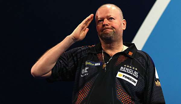 Bei seinem letzten Auftritt in der Premier League of Darts hatte Raymond van Barneveld gegen Michael van Gerwen keine Chance.