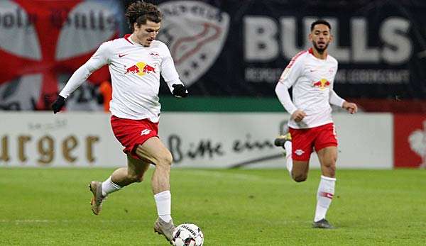 Matheus Cunha (re.) führte RB Leipzig mit seinem Siegtor gegen den VfL Wolfsburg ins Pokal-Viertelfinale.