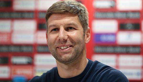 Hitzlsperger gibt dem VfB-Trainer Markus Weinzierl eine Jobgarantie.
