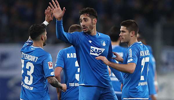 Die TSG Hoffenheim will mit einem Sieg in Augsburg den Kontakt zu den internationalen Plätzen wahren.