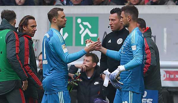 Der Eine geht, der Andere kommt: Sven Ulreich ersetzt im Spiel gegen Fortuna Düsseldorf den verletzten Stammkeeper Manuel Neuer.