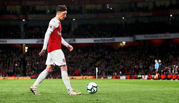 Mesut Özil spielt seit 2013 für den FC Arsenal.