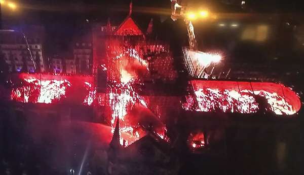 Der verheerende Brand in der historischen Notre-Dame-Kathedrale richtete schwere Schäden an.