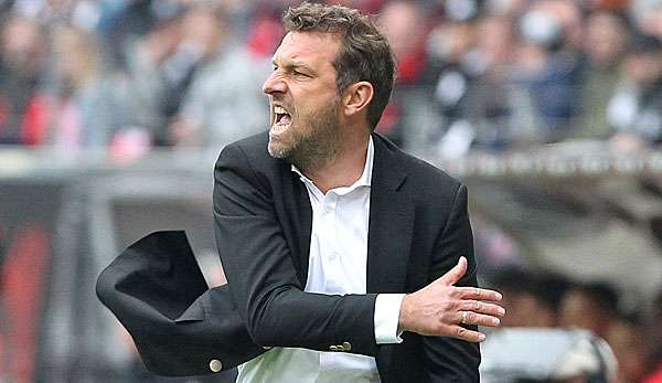 VfB-Trainer Markus Weinzierl ist der Kragen geplatzt.