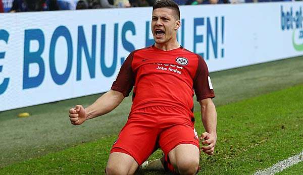 Eintracht Frankfurt hat die Kaufoption für Luka Jovic gezogen und ihn bis 2023 unter Vertrag genommen.