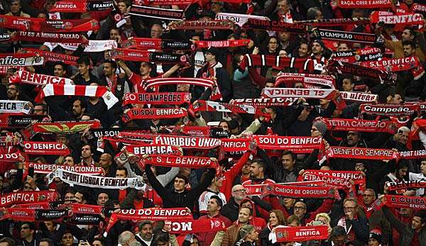 Einige Benfica-Fans befinden sich auf dem Weg in das falsche Frankfurt.