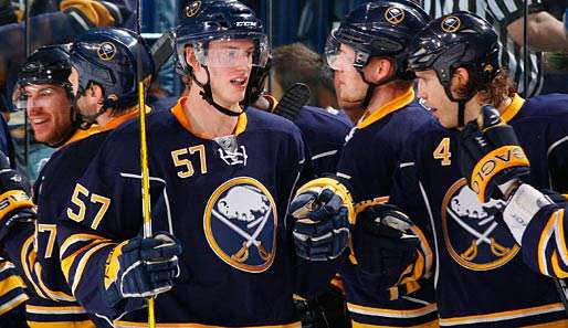 Tyler Myers (Nummer 57) steuerte einen Treffer zum Sieg der Sabres über die Maple Leafs bei
