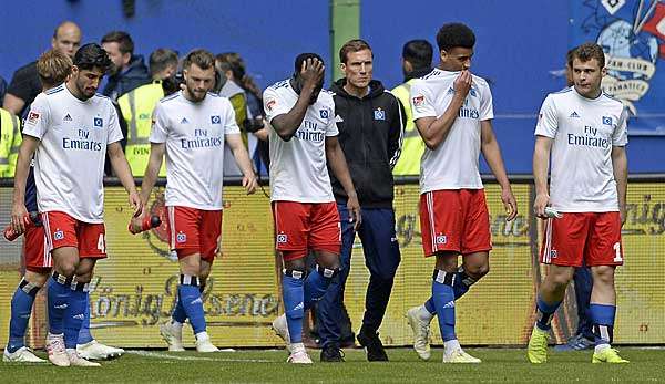 Konsternierte Gesichter all überall: die junge HSV-Mannschaft steckt mit Trainer Hannes Wolf in der Krise.